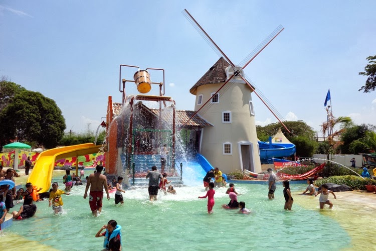Amsterdam Waterpark: Wisata Air Berkonsep Kota Amsterdam di Tangerang